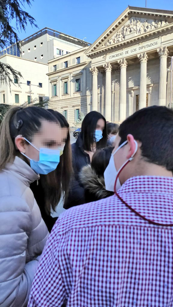 UNA JOVEN DEL MOVIMIENTO ASOCIATIVO FIAPAS EN EL CONGRESO DE LOS DIPUTADOS